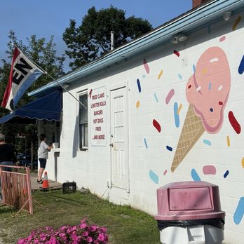 Kettle Cove Ice Cream & Shack with outdoor seating